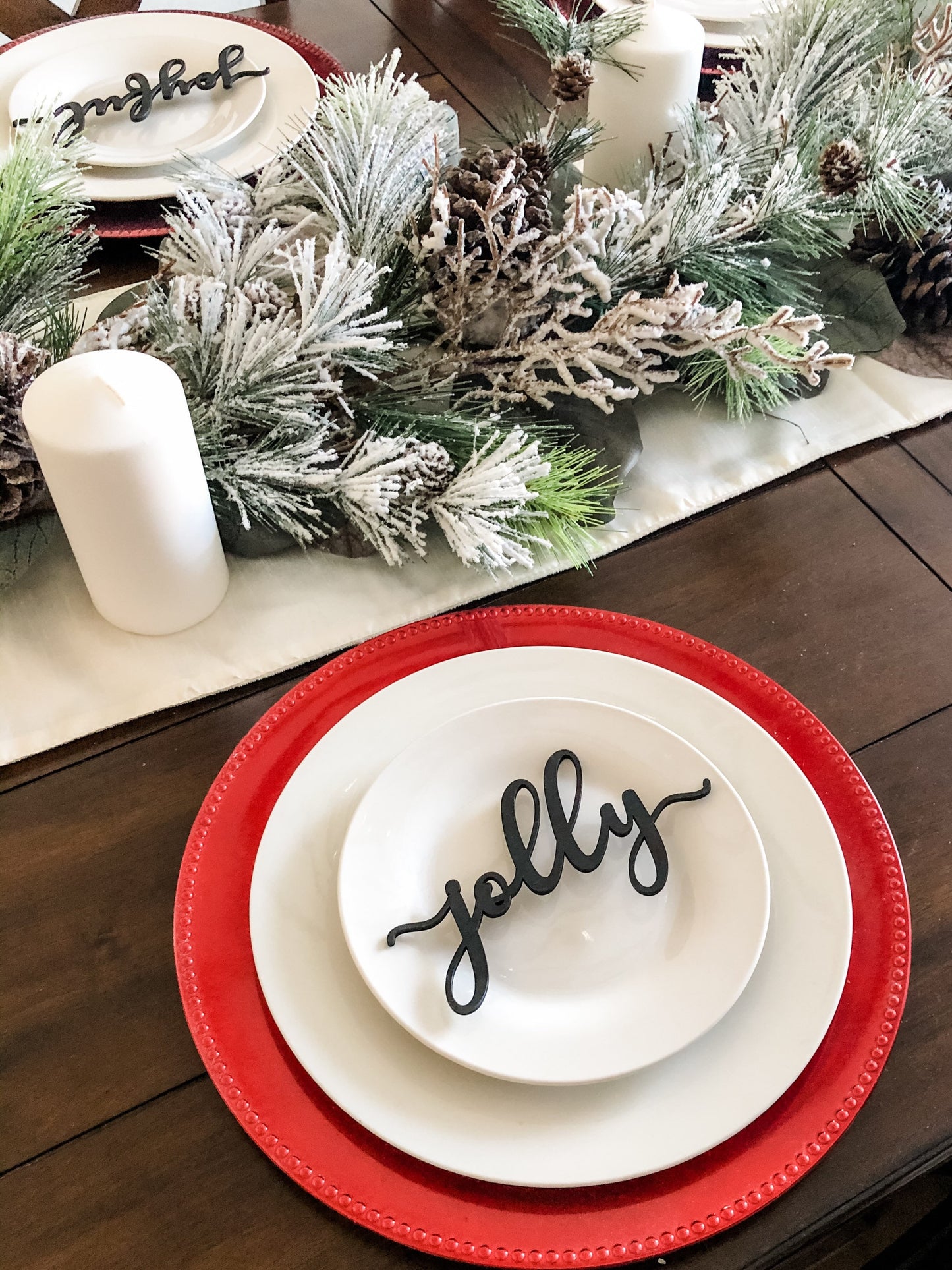 black jolly wood place card word to decorate white plates and red charger for christmas dinner