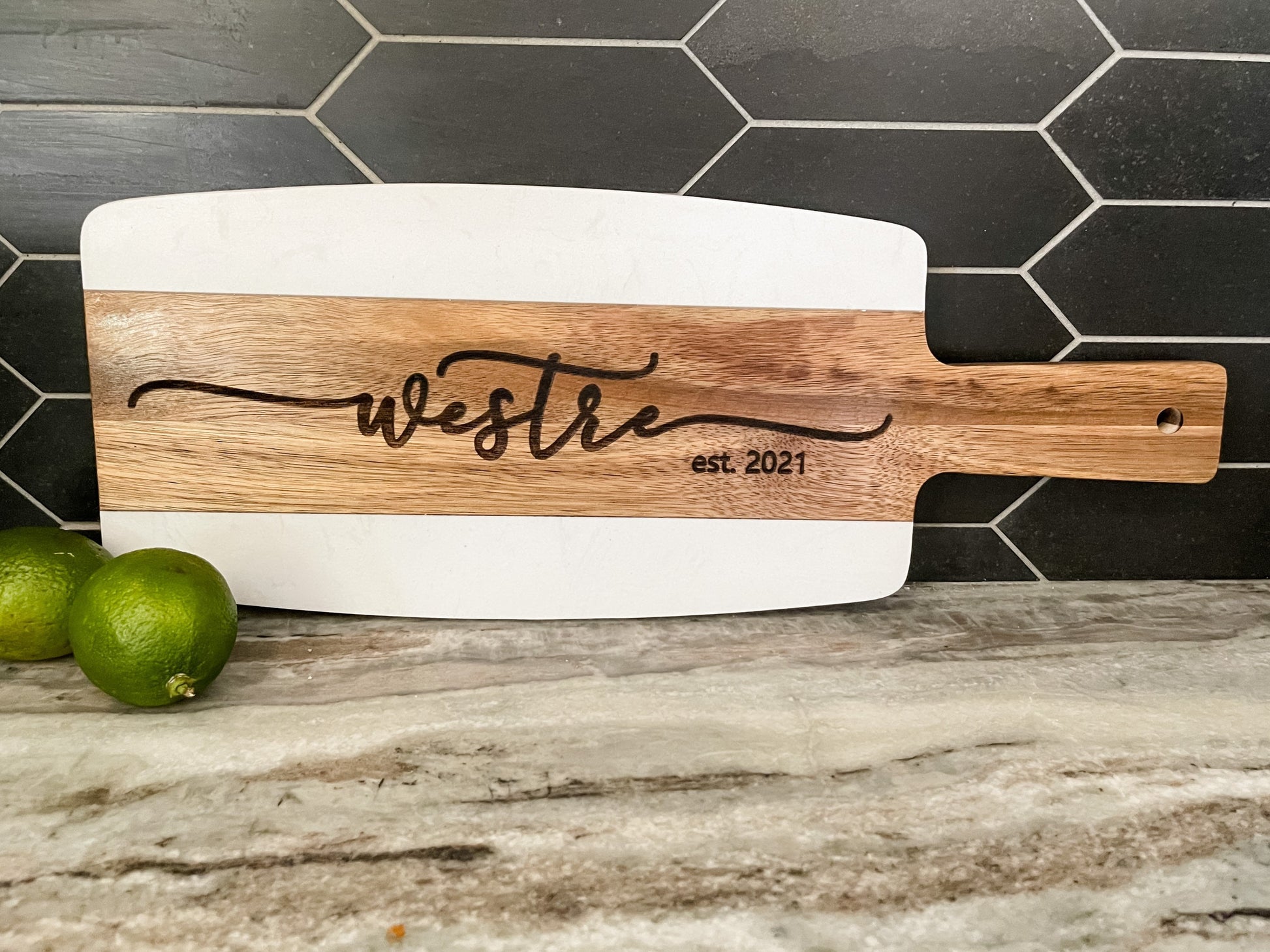 Personalized Cutting Board, Wedding Gift, Engraved Serving Board with Handle, Acacia Wood & White Marble, Bridal Shower Gift, Christmas Gift