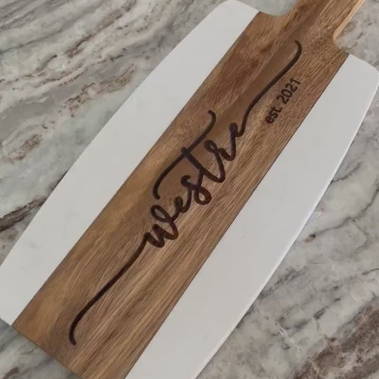 Personalized Cutting Board, Wedding Gift, Engraved Serving Board with Handle, Acacia Wood & White Marble, Bridal Shower Gift, Christmas Gift
