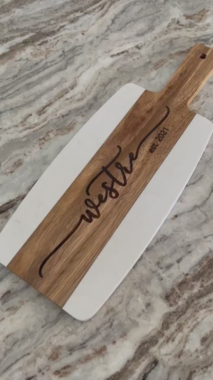 Personalized Cutting Board, Wedding Gift, Engraved Serving Board with Handle, Acacia Wood & White Marble, Bridal Shower Gift, Christmas Gift