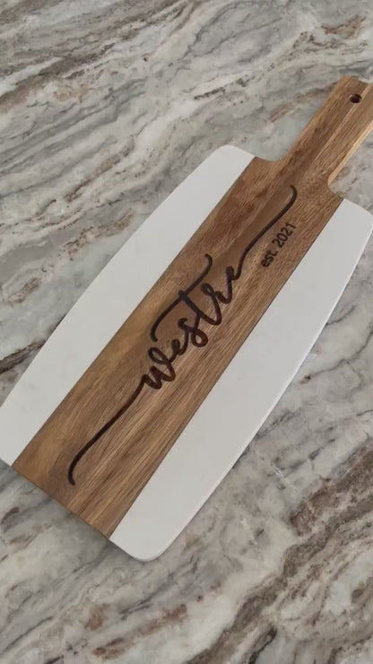 Personalized Cutting Board, Wedding Gift, Engraved Serving Board with Handle, Acacia Wood & White Marble, Bridal Shower Gift, Christmas Gift
